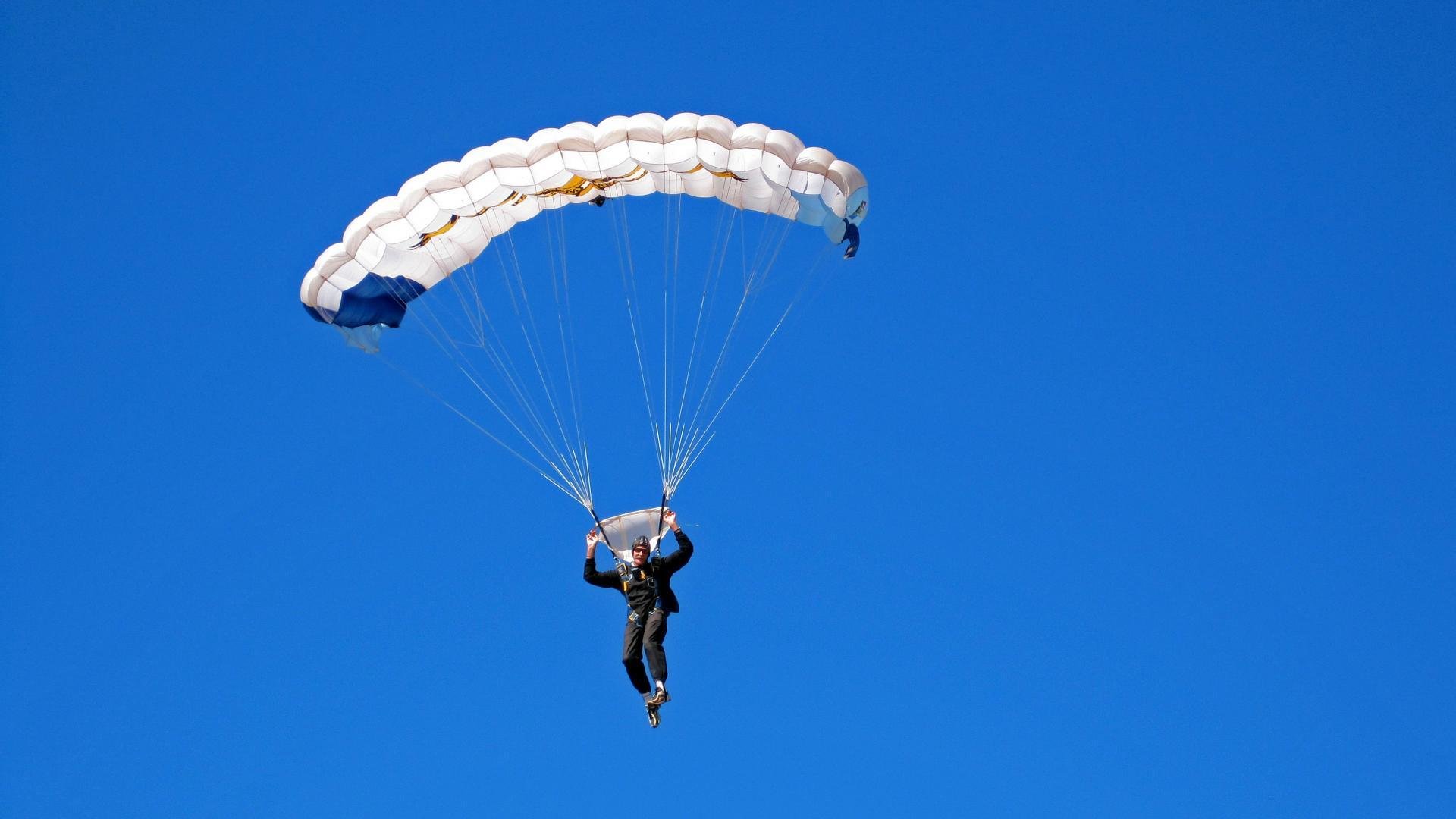 巴黎圣日耳曼豪取多场胜利，稳居法甲榜首